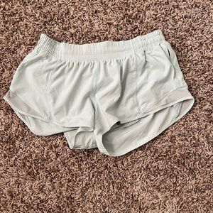 Lululemon hotty hot 2.5 shorts